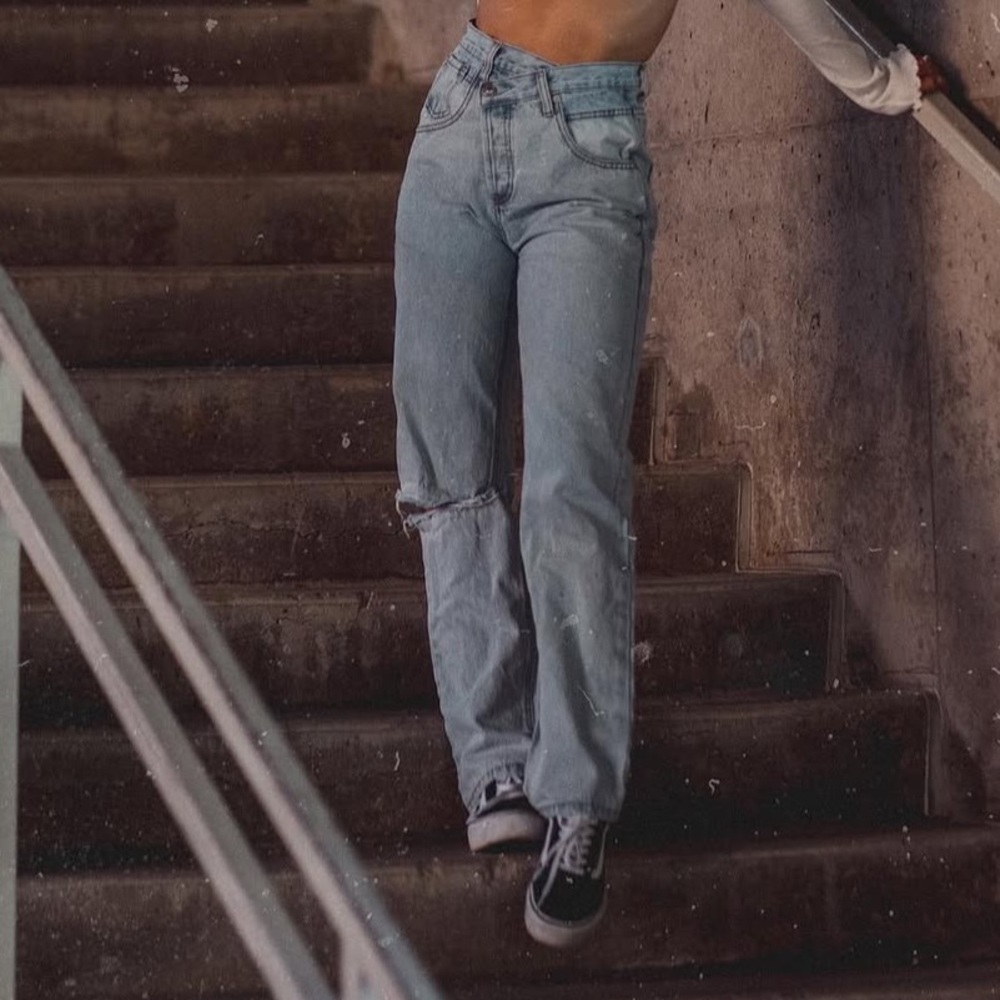 Asymmetric waist light Blue Distressed Jeans